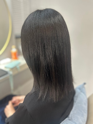 暗髪ツヤツヤ外ハネスタイル♪