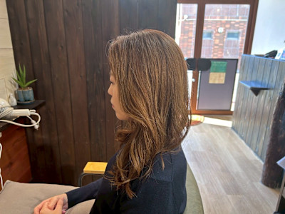 柔らか質感のレイヤーロングウェーブ