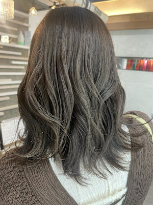 ミディアム/グレーベージュ/透明感