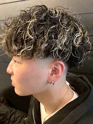 ハイライト スキンフェード スパイラルパーマ 波巻きパーマ