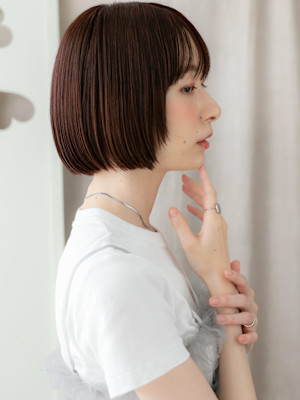ワインレッド姫カット切りっぱなし小顔ショートボブ30代40代