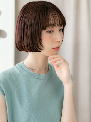 シースルーバングワインレッド小顔切りっぱなしボブ30代40代