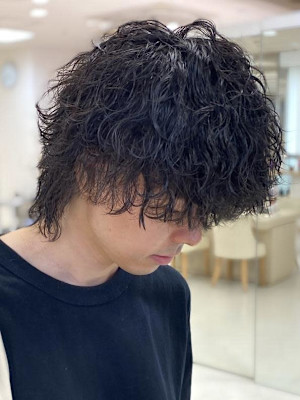 メンズパーマ波巻きツイストスパイラル刈り上げセンターパート