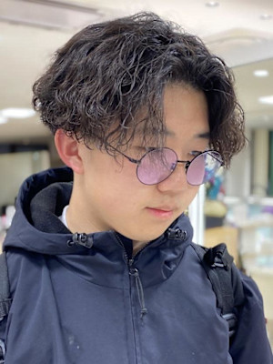 メンズパーマ波巻きツイストスパイラル刈り上げセンターパート