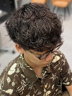 メンズパーマ波巻きツイストスパイラル刈り上げセンターパート