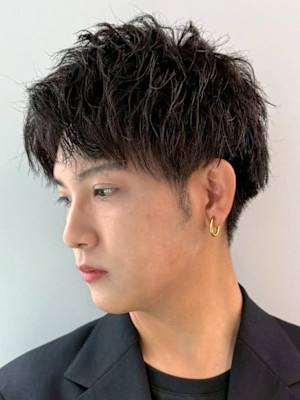 ツイストパーマ 眉毛カット アップバング ツーブロック 束感