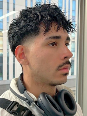 ツイストスパイラルパーマ フェードカット 眉毛カット 20代