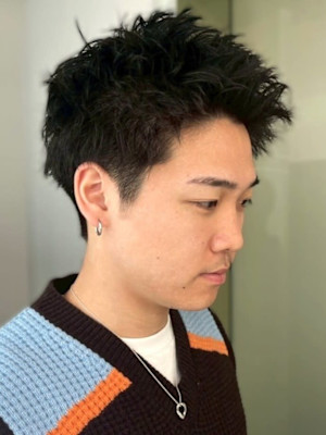 スパイキーショート フェードカット アップバング 30代