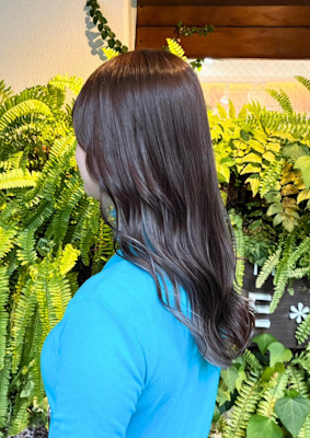 透明感と艶が叶う寒色ロング　