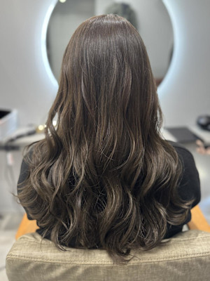 オリーブベージュ