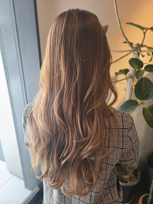 イエローベージュ