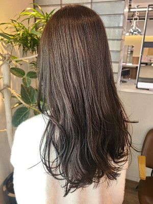 オリーブベージュ