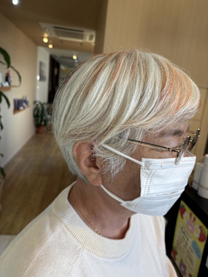 ●白髪を活かして遊ぶ。ゾーンカラーのショートヘア●