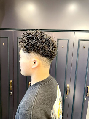 スペインカールフェードカット