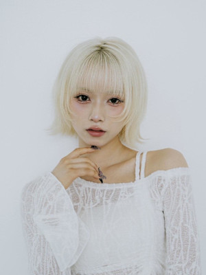 ボブウルフとブロンドでおしゃれハイトーン♪