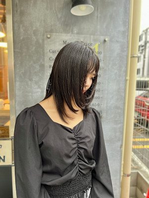 レイヤーカットで軽やか！くびれミディ