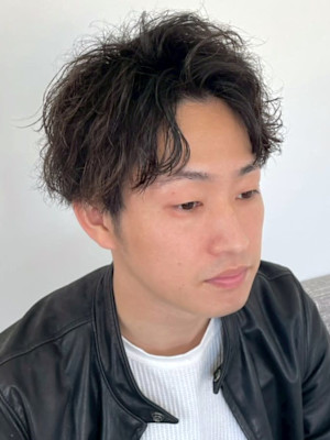 アップバング ツーブロック 眉毛カット ニュアンスパーマ