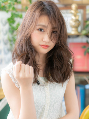 ニュアンスカラー外国人風小顔ウェーブパーマ　ヘーゼルブラウン