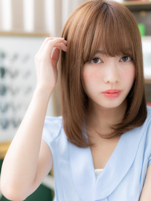 大人可愛いシースルーバングくすみベージュ　ハッシュカット