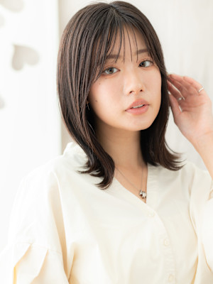 チャコールグレーくびれミディアム小顔クラゲヘアー30代40代