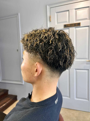 メンズハイライトフェードスタイル