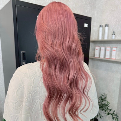 ピンクベージュ