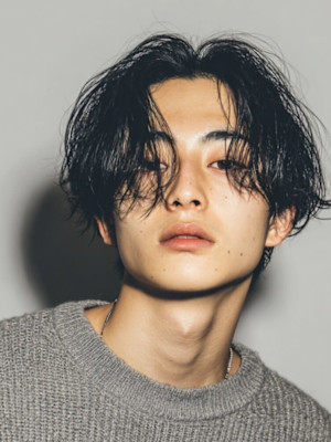 【センターパート×ウェットマッシュ】抜け感アンニュイヘア