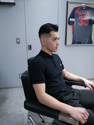 バーバーミドルスキンフェードパートスタイル/渋谷