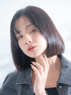 暗髪カラー×ぱつっとボブ