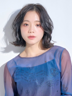 暗髪カラー×センターパート×外ハネボブ