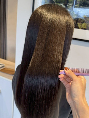 縮毛矯正ミディ♪ダメージレス縮毛矯正！髪質改善ココアベージュ