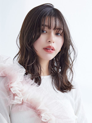 グレージュカラー×ウェーブヘア