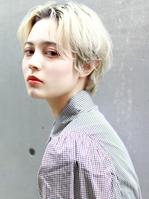 パールホワイトベージュ×前髪なしショー