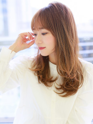 大人可愛いセミロングヘア