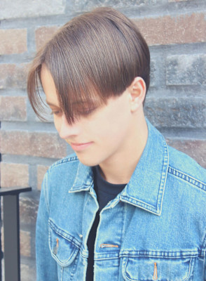 刈り上げセンターパートサーフカールフェザーパーママレットヘア