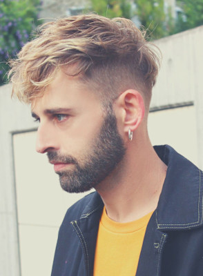 刈り上げセンターパートサーフカールフェザーパーママレットヘア