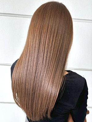 ミルクティーベージュ ロングヘア 艶カラー 髪質改善カラー