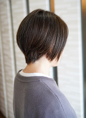 40代　白髪ボカシハイライト × 美シルエットショート