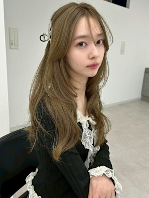 ロングレイヤー　くびれヘア　韓国ヘア　ナチュラルブラウン