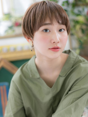 大人かわいいヴェールカラー小顔マッシュヘア　オリーブグリーン