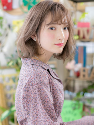 ヴェールカラー大人かわいいくせ毛風カール　ゆるふわミディアム