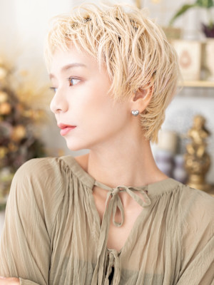 フレンチカジュアルマッシュショートパーマ　レイヤーショート