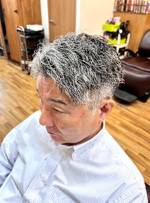 グレイヘアツイストスパイラルパーマ