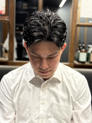 メンズ　パーマ　毛流れ　ビジネス　刈り上げ