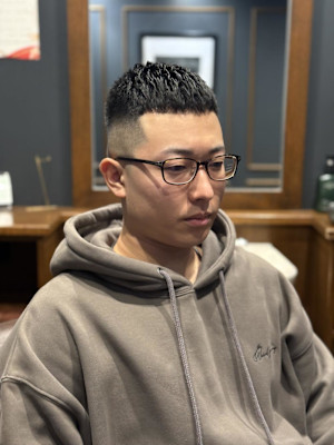 メンズ　フェード　バーバー　クロップ