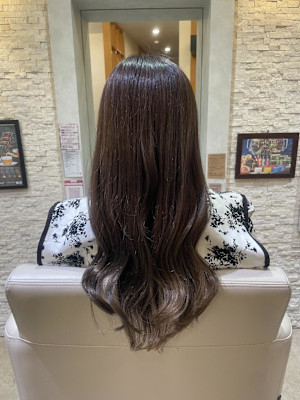 秋のまろやかアッシュグレーで透明感アップ