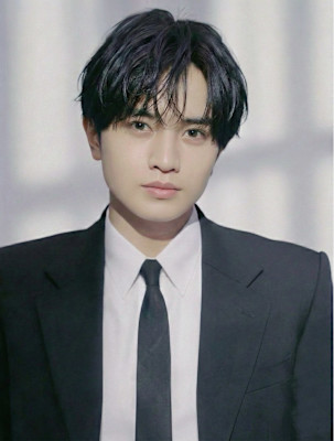 韓国風おろしバングの上品ビジネスヘア