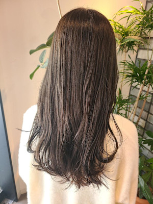 オリーブベージュ