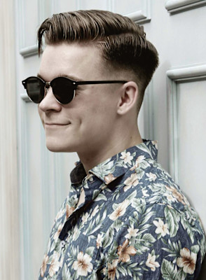 刈り上げセンターパートサーフカールフェザーパーママレットヘア