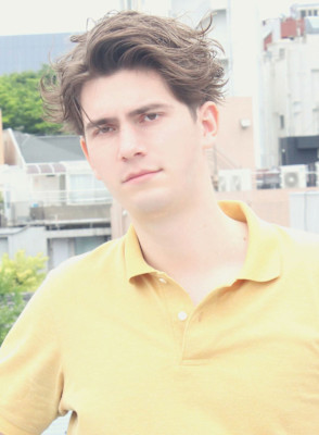 刈り上げセンターパートサーフカールフェザーパーママレットヘア